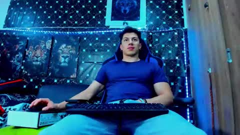 Snapshot of javiersexymann chatting on October 8, 9:34 pm Javier online show from October 8, 9:34 pm