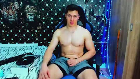 Snapshot of javiersexymann chatting on June 6, 11:53 pm Javier online show from June 6, 11:53 pm