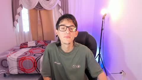 Snapshot of jaxvance_boy chatting on June 1, 11:12 am Jaxvance online show from June 1, 11:12 am