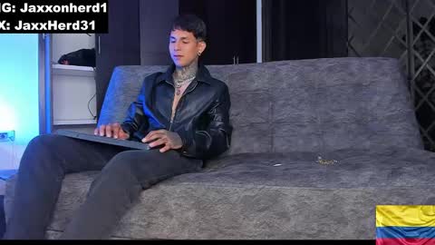 Snapshot of jaxxxonherd chatting on December 15, 4:29 am Michael online show from December 15, 4:29 am
