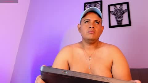 Snapshot of jay_kross1 chatting on March 2, 1:41 am jayyy online show from March 2, 1:41 am