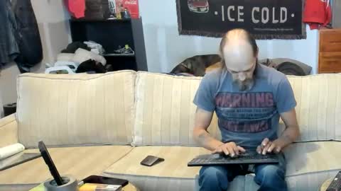 Snapshot of jay_short7863 chatting on March 8, 4:22 pm O F jay short786 online show from March 8, 4:22 pm