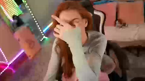 JennyBlighe online show from March 25, 4:46 pm