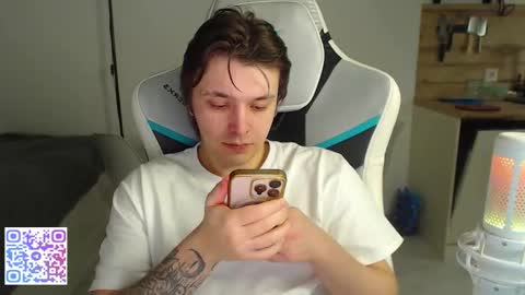 Snapshot of jayce_icestone chatting on January 17, 1:43 am Jayce online show from January 17, 1:43 am