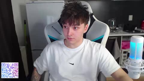 Snapshot of jayce_icestone chatting on February 17, 2:24 pm Jayce online show from February 17, 2:24 pm