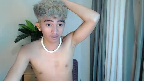 jaysee_hugecox online show from April 17, 6:22 pm