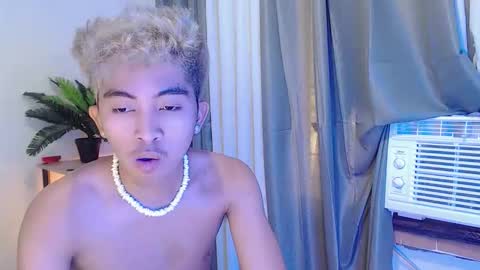 jaysee_hugecox online show from April 22, 3:09 am