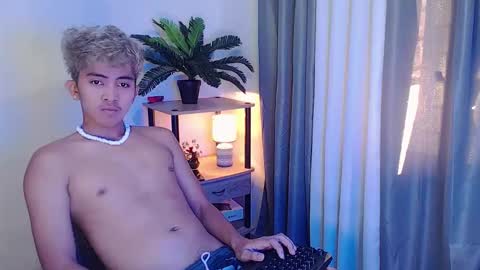 jaysee_hugecox online show from April 26, 10:51 pm