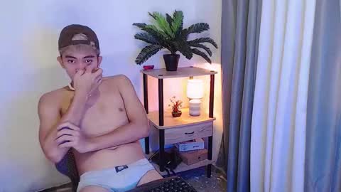 jaysee_hugecox online show from April 28, 2:27 am