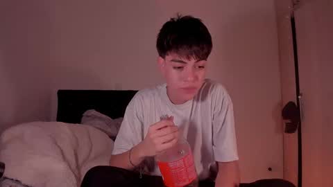 jaythomax online show from December 15, 9:24 am