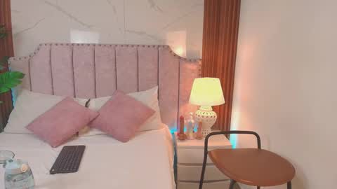 Jazmin online show from November 22, 8:19 pm