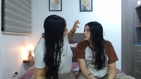 Jazmin and Scarlett online show from March 28, 9:42 am