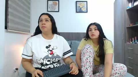 Jazmin and Scarlett online show from April 14, 7:47 am