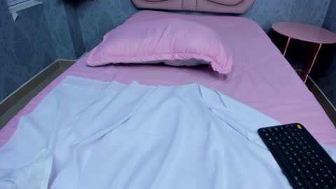 Snapshot of jazmin_goddes chatting on December 18, 2:10 am JAZMIN online show from December 18, 2:10 am