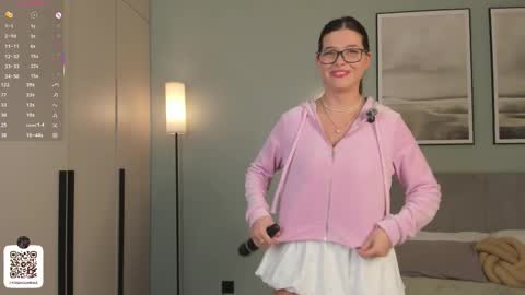 Snapshot of jazminenakano chatting on November 26, 7:15 pm Mira the personal mirage D online show from November 26, 7:15 pm