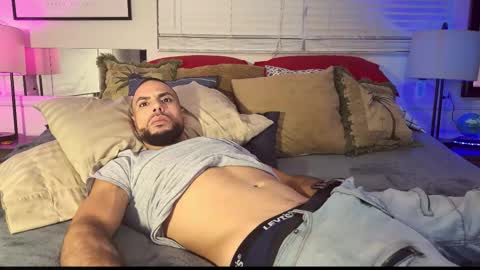 Snapshot of jcmax305 chatting on November 17, 11:32 pm JcMax305 online show from November 17, 11:32 pm