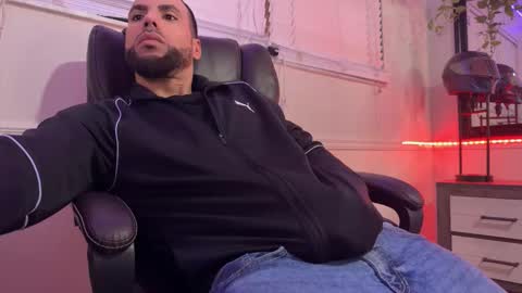 JcMax305 online show from February 1, 1:20 pm