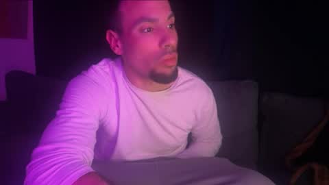 JcMax305 online show from March 26, 9:15 am