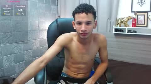 Snapshot of jdwhite18 chatting on February 28, 1:06 am jdwhite18 online show from February 28, 1:06 am