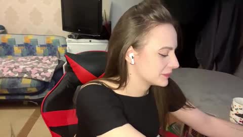 Snapshot of jeanettefrey chatting on February 15, 3:20 pm Alice online show from February 15, 3:20 pm