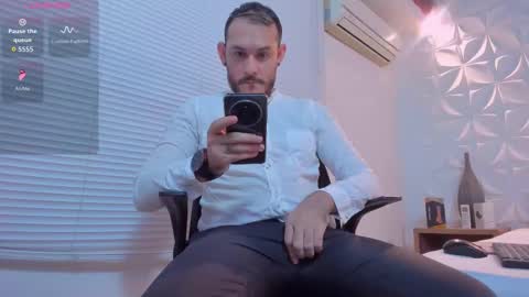 Snapshot of jeanpiere02 chatting on November 11, 3:06 am Jeanpiere online show from November 11, 3:06 am