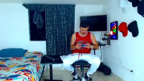 Snapshot of jeffer21_hot chatting on February 20, 5:12 am jeffer21_hot online show from February 20, 5:12 am