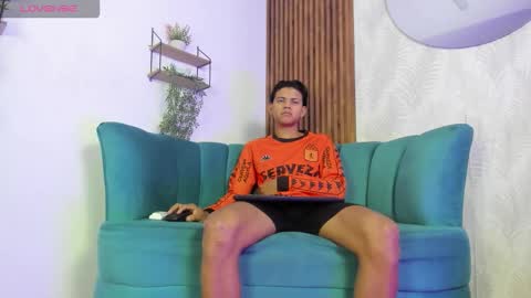 Snapshot of jeffry_wolvess chatting on February 17, 12:12 pm Jeffry online show from February 17, 12:12 pm