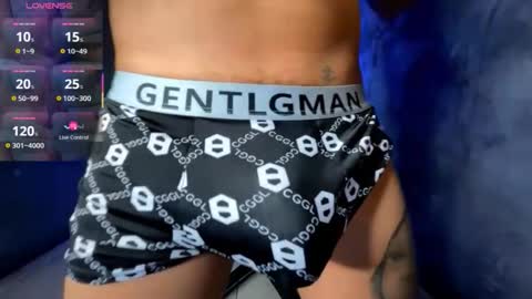 Snapshot of jeffvalemtino chatting on October 15, 11:27 pm jeffrey online show from October 15, 11:27 pm