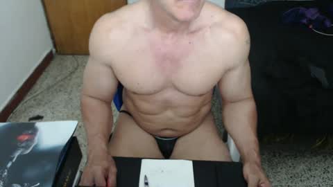 Snapshot of jefmuscletw chatting on October 12, 12:26 pm brayam online show from October 12, 12:26 pm