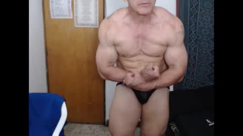 Snapshot of jefmuscletw chatting on October 23, 7:23 pm brayam online show from October 23, 7:23 pm