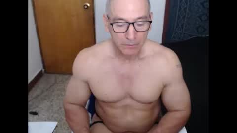 Snapshot of jefmuscletw chatting on October 24, 1:29 pm brayam online show from October 24, 1:29 pm