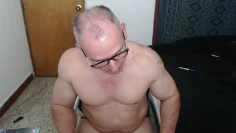 Snapshot of jefmuscletw chatting on October 28, 3:10 am brayam online show from October 28, 3:10 am