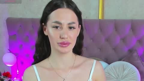 Jelisse online show from February 2, 5:15 pm