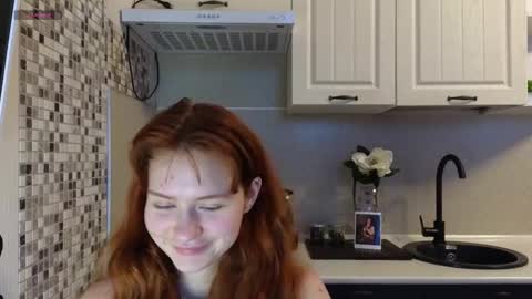 Snapshot of jelly_cherry chatting on February 3, 6:45 am Emily online show from February 3, 6:45 am
