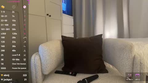 Snapshot of jemma10 chatting on December 18, 1:06 pm Jem online show from December 18, 1:06 pm