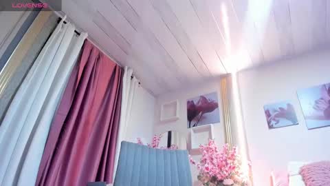 Snapshot of jenie_fire_ chatting on September 25, 7:50 pm Angie online show from September 25, 7:50 pm
