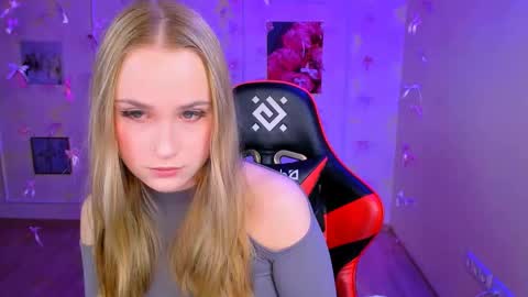 Snapshot of jeniffer_reed chatting on May 10, 6:24 pm Jenny online show from May 10, 6:24 pm