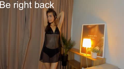 Snapshot of jenifferr_star chatting on October 8, 9:23 pm Elli online show from October 8, 9:23 pm