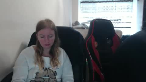 JenisAndPeter online show from October 8, 6:55 am