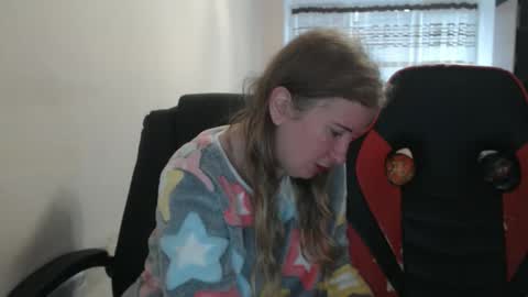 Snapshot of jenisandpeter chatting on November 28, 8:17 am JenisAndPeter online show from November 28, 8:17 am