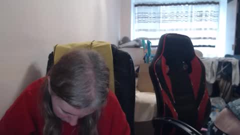 Snapshot of jenisandpeter chatting on November 30, 9:13 am JenisAndPeter online show from November 30, 9:13 am