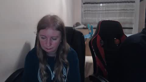 Snapshot of jenisandpeter chatting on December 3, 7:23 pm JenisAndPeter online show from December 3, 7:23 pm