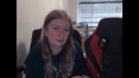 Snapshot of jenisandpeter chatting on December 4, 7:28 am JenisAndPeter online show from December 4, 7:28 am