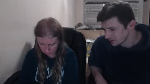 Snapshot of jenisandpeter chatting on December 4, 7:33 pm JenisAndPeter online show from December 4, 7:33 pm