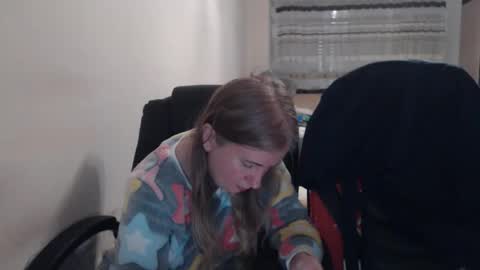 Snapshot of jenisandpeter chatting on December 17, 6:14 pm JenisAndPeter online show from December 17, 6:14 pm