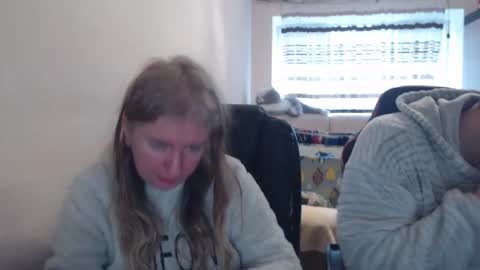 Snapshot of jenisandpeter chatting on February 20, 7:32 am JenisAndPeter online show from February 20, 7:32 am