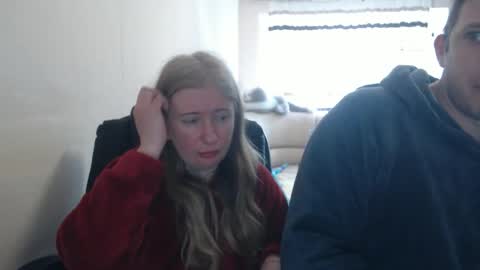 Snapshot of jenisandpeter chatting on February 21, 7:42 am JenisAndPeter online show from February 21, 7:42 am