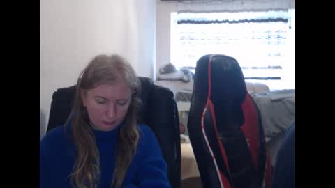 Snapshot of jenisandpeter chatting on February 28, 7:20 am JenisAndPeter online show from February 28, 7:20 am