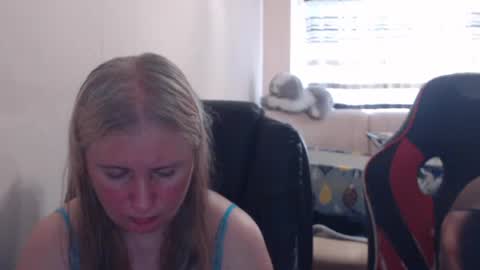 Snapshot of jenisandpeter chatting on June 22, 4:59 pm JenisAndPeter online show from June 22, 4:59 pm