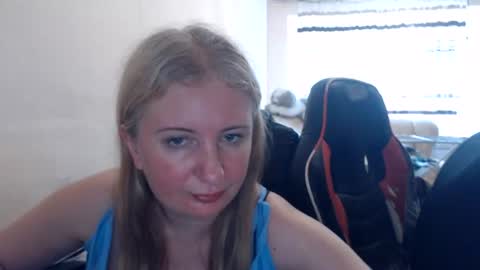 Snapshot of jenisandpeter chatting on June 27, 12:22 pm JenisAndPeter online show from June 27, 12:22 pm